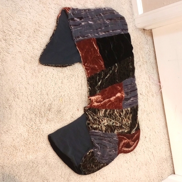 Scarf - Picture 1 of 2